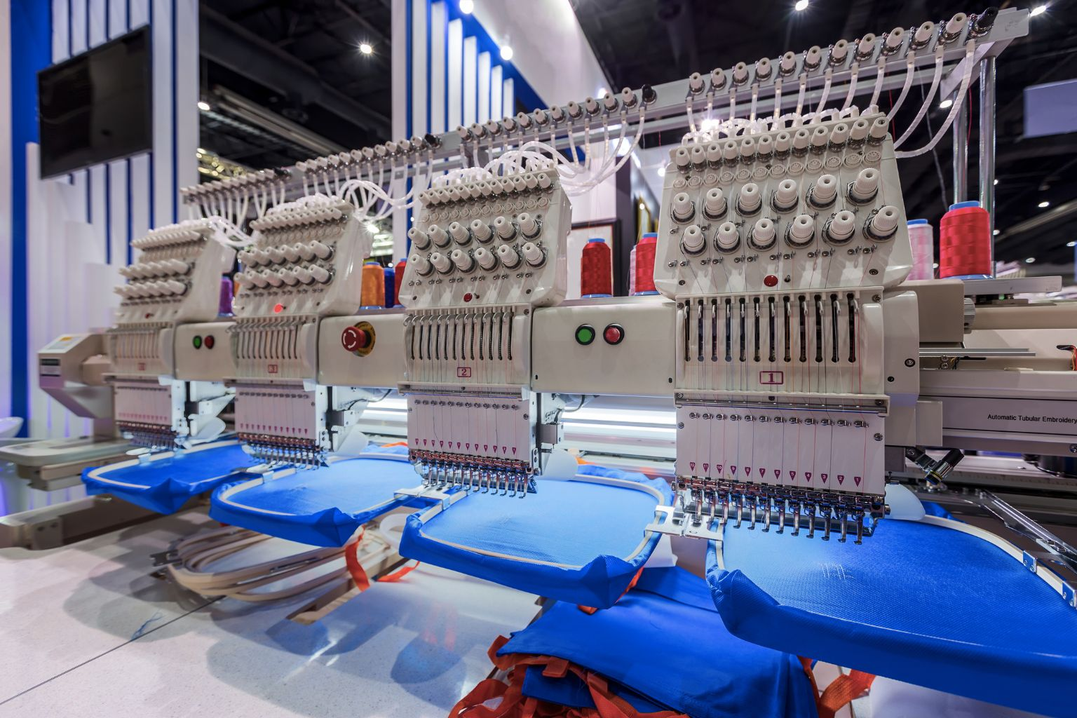imagem maquina industrial bordados
