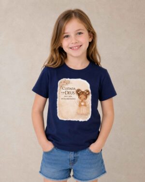 Camiseta Infantil Cristã Feminina Cuidada por Deus em Cada Detalhezinho